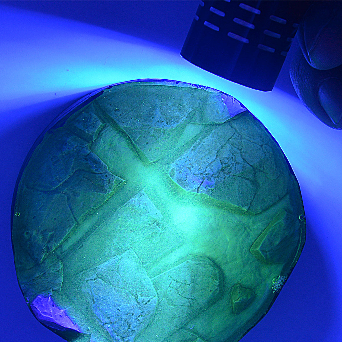 TRANSPARENT UV RESIN WATER